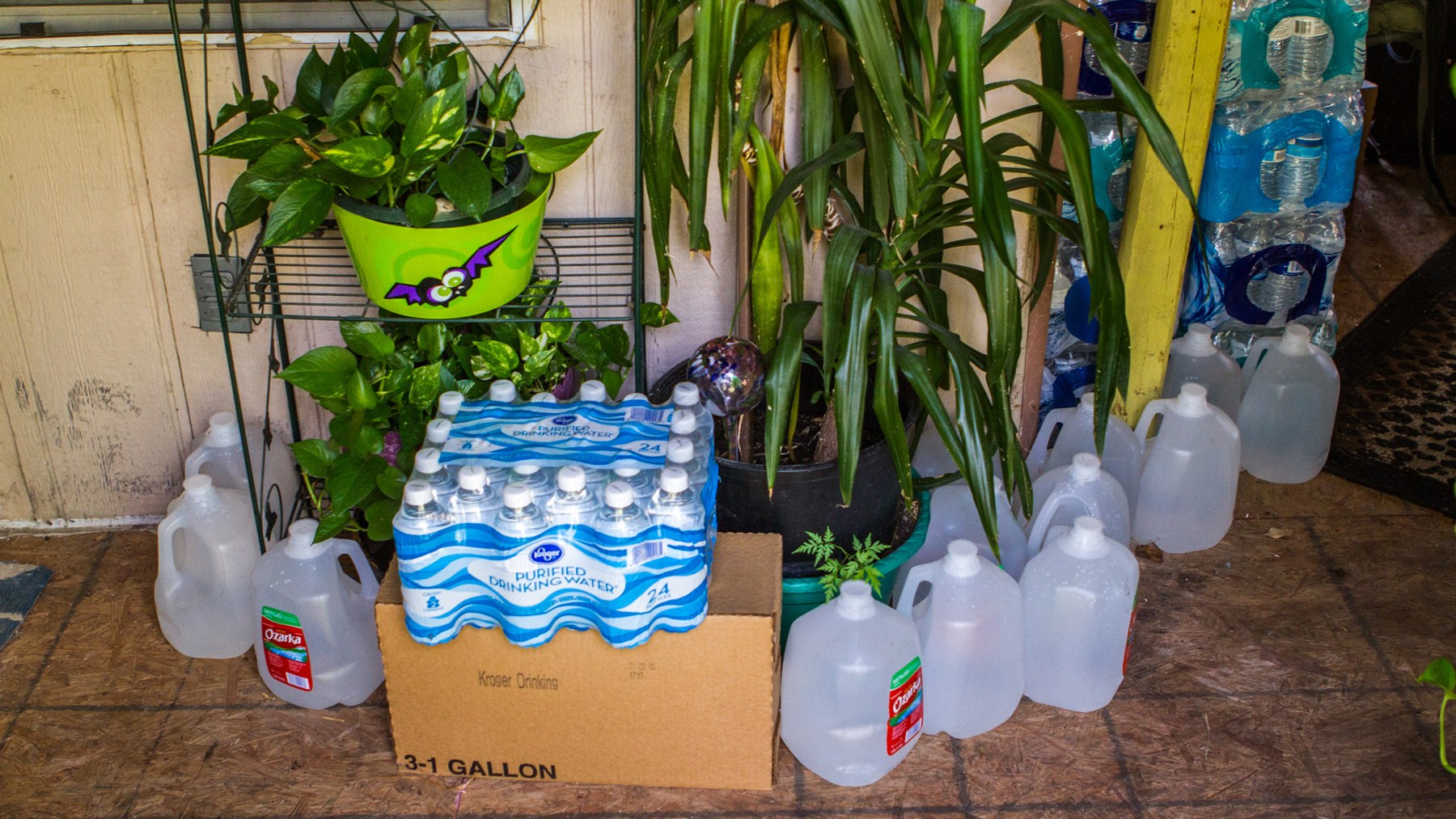 Sandbranch resident Leroy Thomas said his family relies on cases of bottled water that are delivered weekly by a church. (Brandon Kitchin/News21)