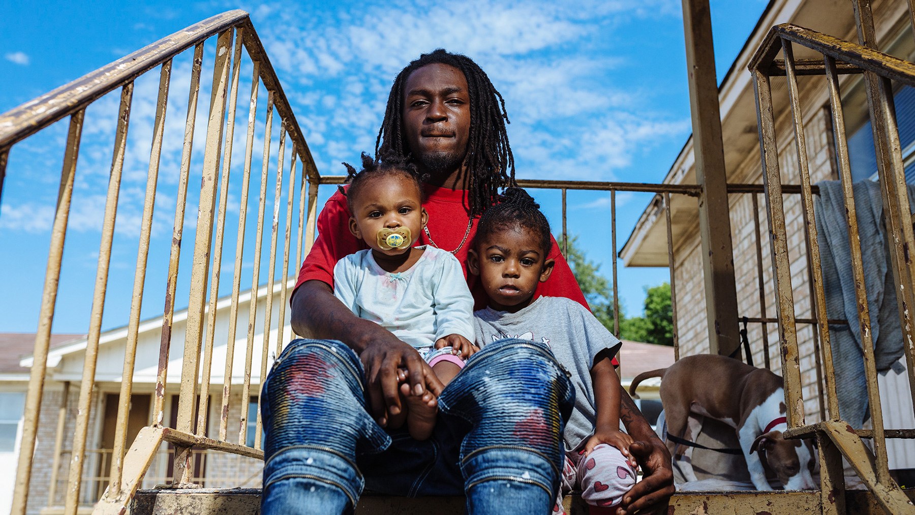Decorian Herring lives at the Magnolia Villas housing complex in Tallulah, La., with his daughters Lacoral and Mikah. Residents say Magnolia Villas has the worst water in Tallulah. Water boil advisories often arrive late in the mail. (Michael M. Santiago/News21)